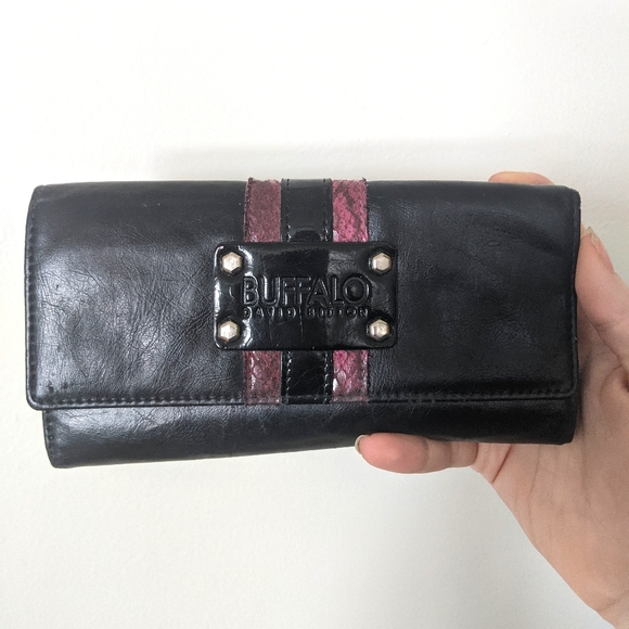 2/$20 💛 Buffalo David Bitton Black & Pink Wallet - Picture 1 of 3
